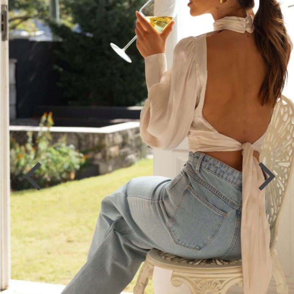 Mura Boutique long sleeve with open back